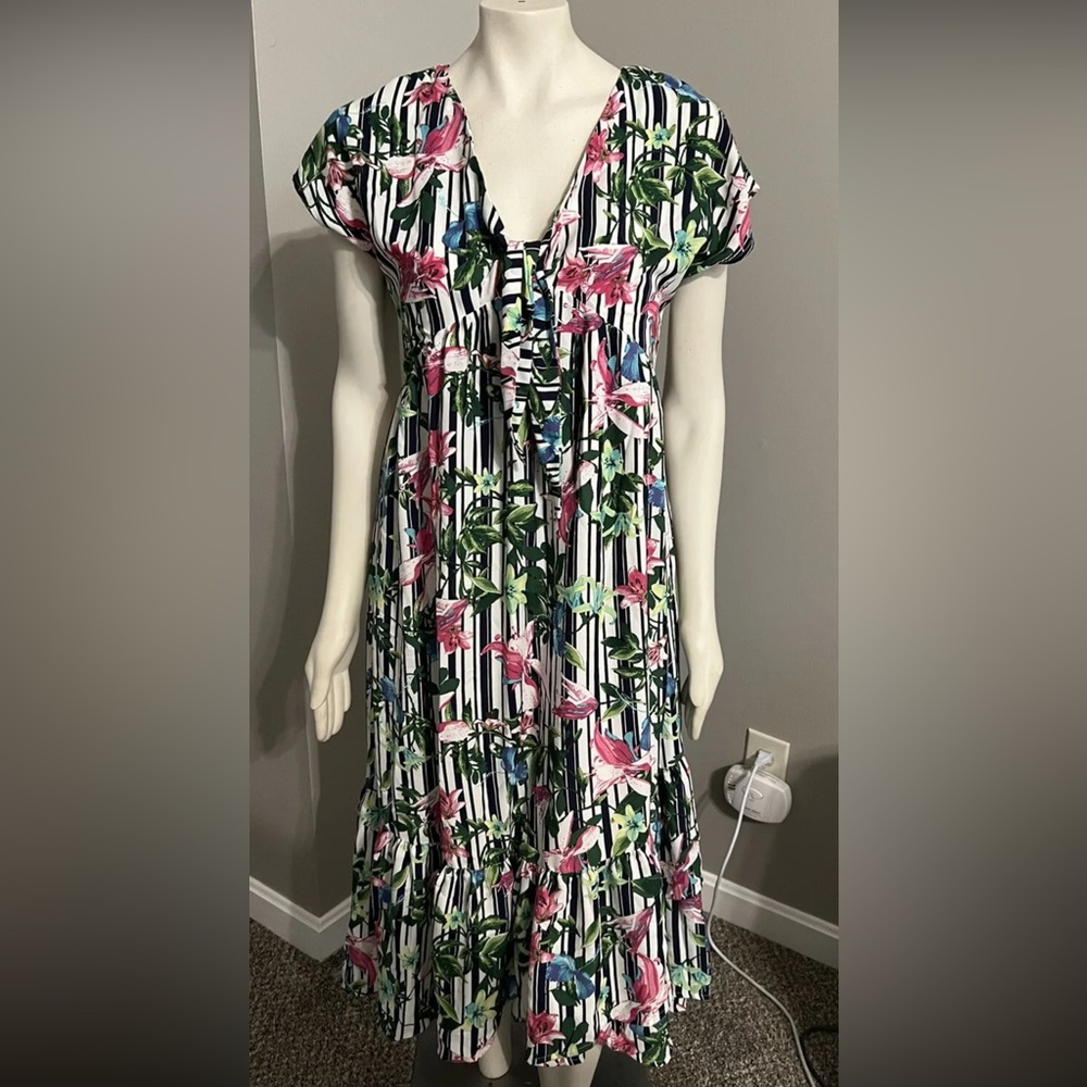 Sugar Lips Floral Short Sleeve Tie Front Ruffle Lined NWT Dress Size Medium